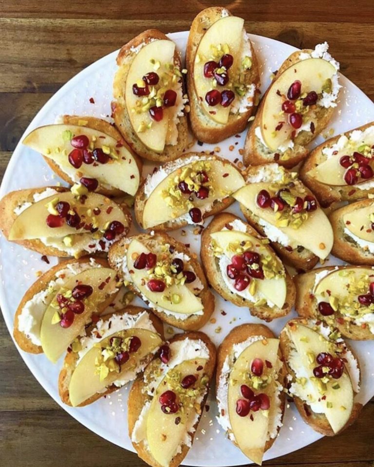 Apples, Honey and Goat Cheese Crostini recipe