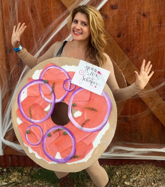 https://whatjewwannaeat.com/wp-content/uploads/2015/11/How-to-Make-a-Bagel-and-Lox-Costume-9.jpg