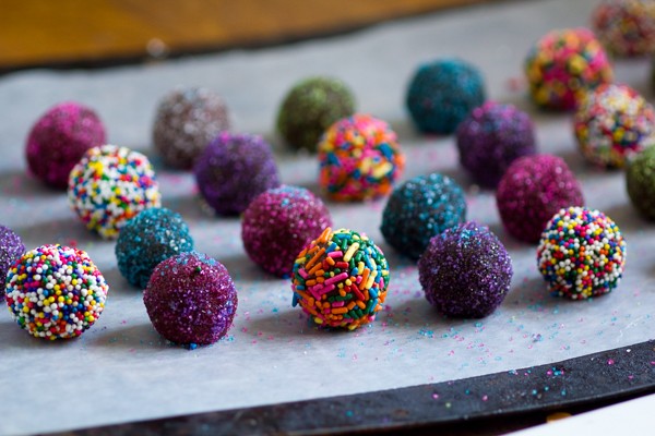 Vegan Chocolate Truffles (With Manischewitz Red Wine!) Only 3 ingredients, easy and pretty!